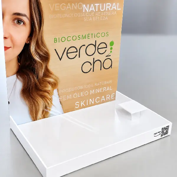 Expositor de balcão em acrílico branco com painel impresso da Verde Chá